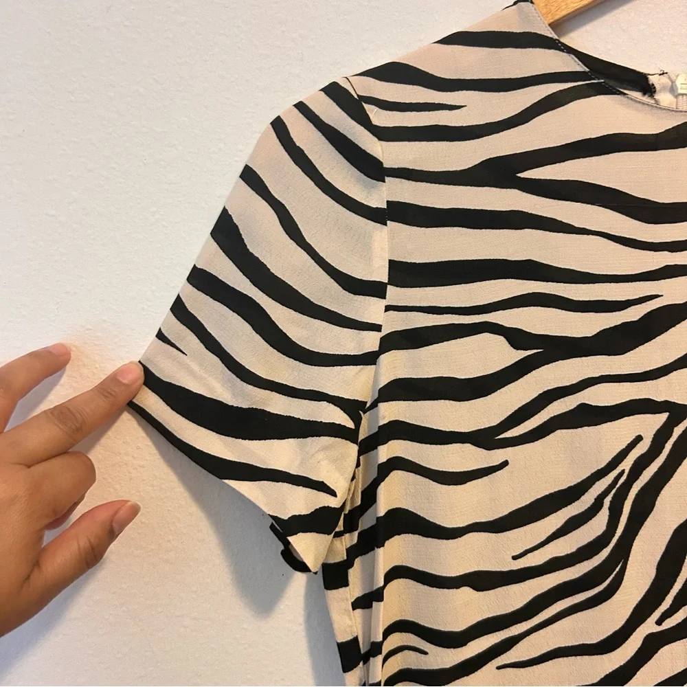 Zara XSmall Women’s Black Zebra Print Crewneck Zipper Midi Dress - Picture 5 of 10